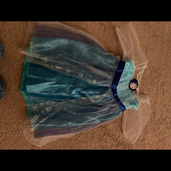 Frozen Elsa costume. Size 4-6X
